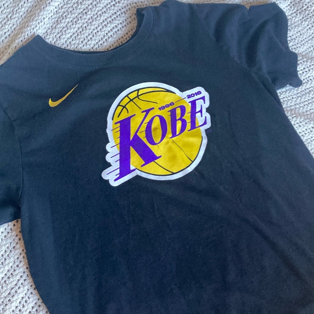 Kobe Bryant Lakers Youth T shirt L